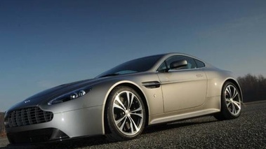 V12 Vantage 2