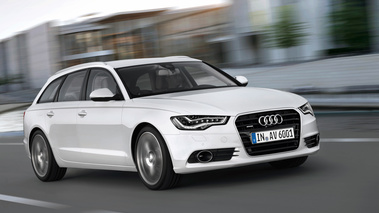 Audi A6 Avant - blanc - 3/4 avant droit