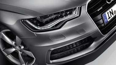 Audi A6 S-Line - Grise - détail, phare