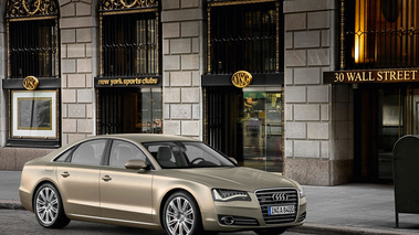 Audi A8 - beige - 3/4 avant droit