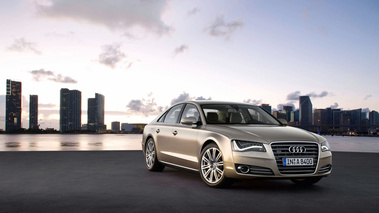 Audi A8 - beige - 3/4 avant droit