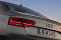 Audi A8 - beige - détail, feu arrière