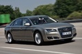 Audi A8 L W12 beige 3/4 avant droit travelling penché