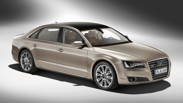 Audi A8L - grise - 3/4 avant droit