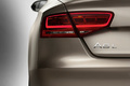 Audi A8L - grise - détail, feu arrière + logo A8L