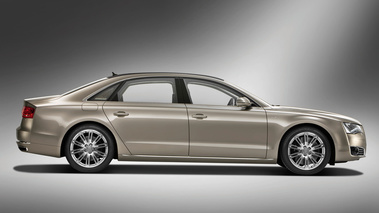 Audi A8L - grise - profil droit