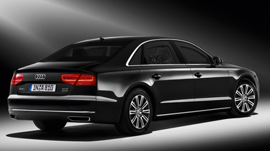 Audi A8L Security - noire - 3/4 arrière droit
