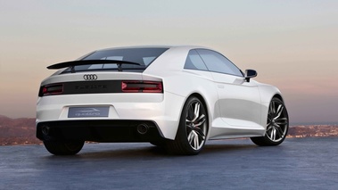 Audi Quattro Concept blanc 3/4 arrière droit penché 2