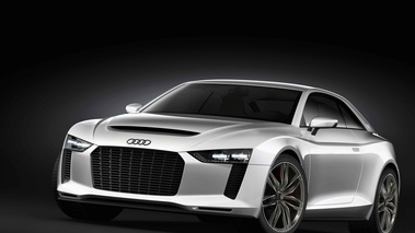 Audi Quattro Concept blanc 3/4 avant gauche penché