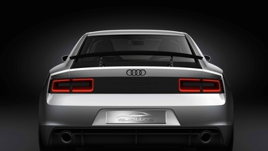 Audi Quattro Concept blanc face arrière