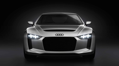 Audi Quattro Concept blanc face avant 2
