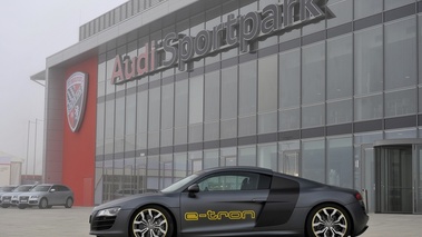 Audi R8 e-Tron anthracite mate profil