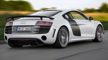 Audi R8 GT blanc 3/4 arrière droit travelling penché 2