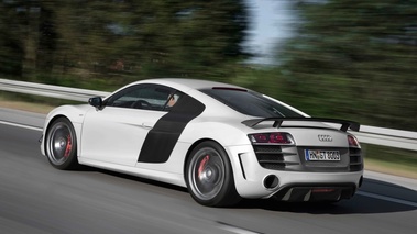 Audi R8 GT blanc 3/4 arrière gauche travelling penché 4