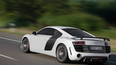 Audi R8 GT blanc 3/4 arrière gauche travelling penché