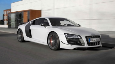 Audi R8 GT blanc 3/4 avant droit travelling