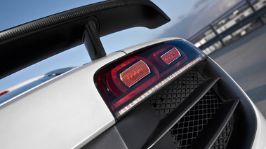 Audi R8 GT - grise - détail, feu arrière droit + aileron