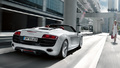 Audi R8 Spyder gris 3/4 arrière droit travelling