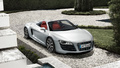 Audi R8 Spyder gris 3/4 avant droit