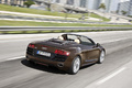 Audi R8 Spyder marron 3/4 arrière droit travelling penché