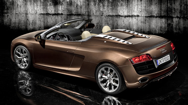 Audi R8 Spyder - marron - 3/4 arrière gauche