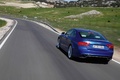 Audi RS5 bleu 3/4 arrière gauche travelling penché