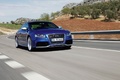 Audi RS5 bleu 3/4 avant droit travelling penché