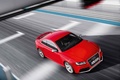 Audi RS5 rouge 3/4 avant droit travelling penché vue de haut