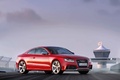 Audi RS5 rouge 3/4 avant droit