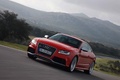 Audi RS5 rouge 3/4 avant gauche travelling penché 3