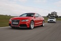 Audi RS5 rouge & blanc 3/4 avant gauche travelling