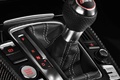 Audi RS5 rouge console centrale debout