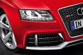 Audi RS5 - rouge - détail, phare avant droit