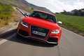 Audi RS5 rouge face avant travelling penché 2