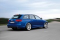 Audi RS6 bleu 3/4 arrière droit travelling