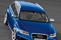 Audi RS6 bleu 3/4 avant droit penché vue de haut debout