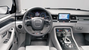 Audi S8 grise interieur