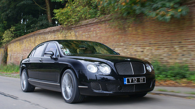 Bentley Continental Flying Spur Speed noir 3/4 avant droit travelling