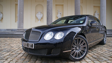 Bentley Continental Flying Spur Speed noir château 3/4 avant gauche 2