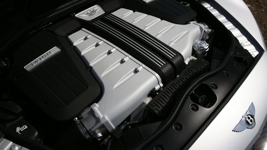 Bentley Continental GT gris moteur