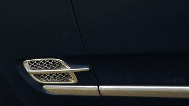 Bentley Mulsanne bleu aération