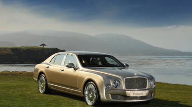 Bentley Mulsanne - grise - 3/4 avant droit, sur gazon