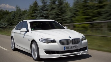 Alpina B5 Biturbo - blanche - 3/4 avant droit, dynamique