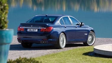 Alpina B7 - bleue - 3/4 arrière droit