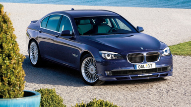 Alpina B7 - bleue - 3/4 avant droit