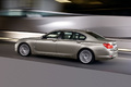 BMW 750 Li beige profil travelling