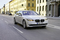 BMW 760 Li blanc 3/4 avant droit travelling