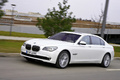 BMW 760 Li blanc 3/4 avant gauche travelling penché