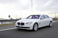 BMW 760 Li blanc 3/4 avant gauche travelling