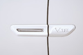 BMW 760 Li blanc logo V12